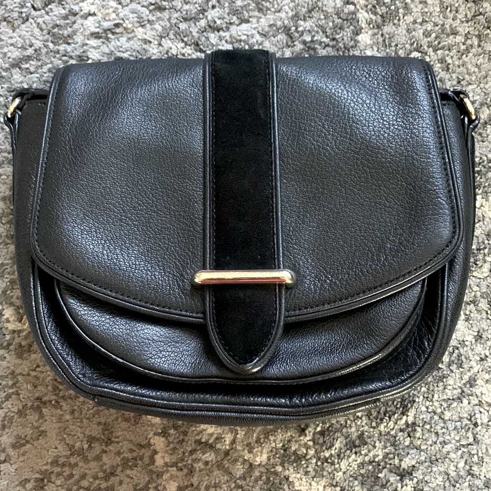 Cute Kate Spade crossbody purse. Perfect for any occasion.